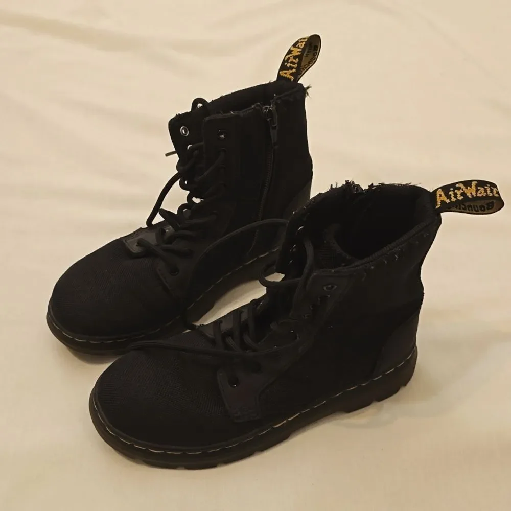 Youth‎ Doc Martens Air Wait size 1